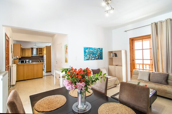 Standard Apartment | Living room | 32-inch Smart TV with digital channels - Penelope Downtown (Skiathos)