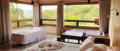 Romantic Double Room, Jetted Tub | Minibar, free WiFi, bed sheets