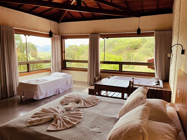 Romantic Double Room, Jetted Tub | Minibar, free WiFi, bed sheets