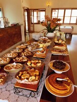 Free daily buffet breakfast