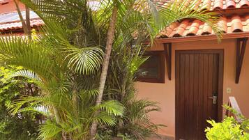 Minibar, free WiFi, bed sheets