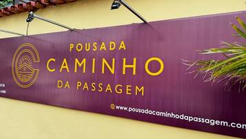 Vista frontal de la propiedad