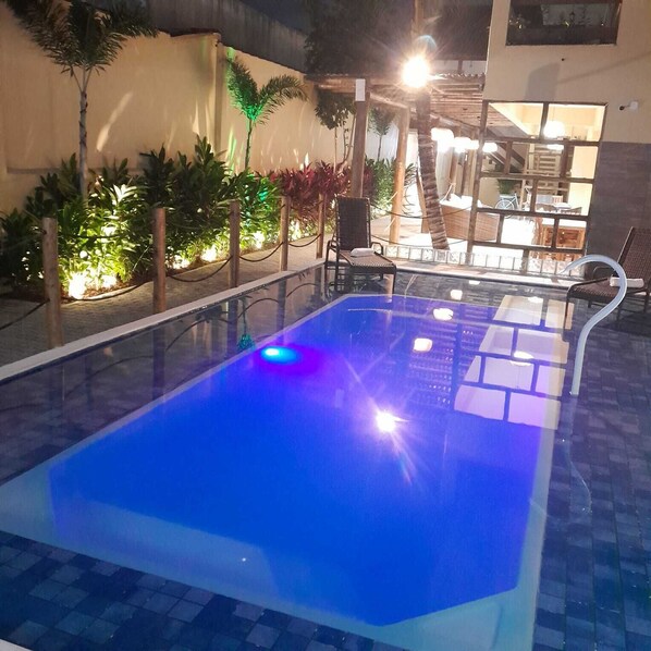 Outdoor pool, open 11:00 AM to 8:00 PM, sun loungers - Pousada Caminho da Passagem (Cabo Frio)