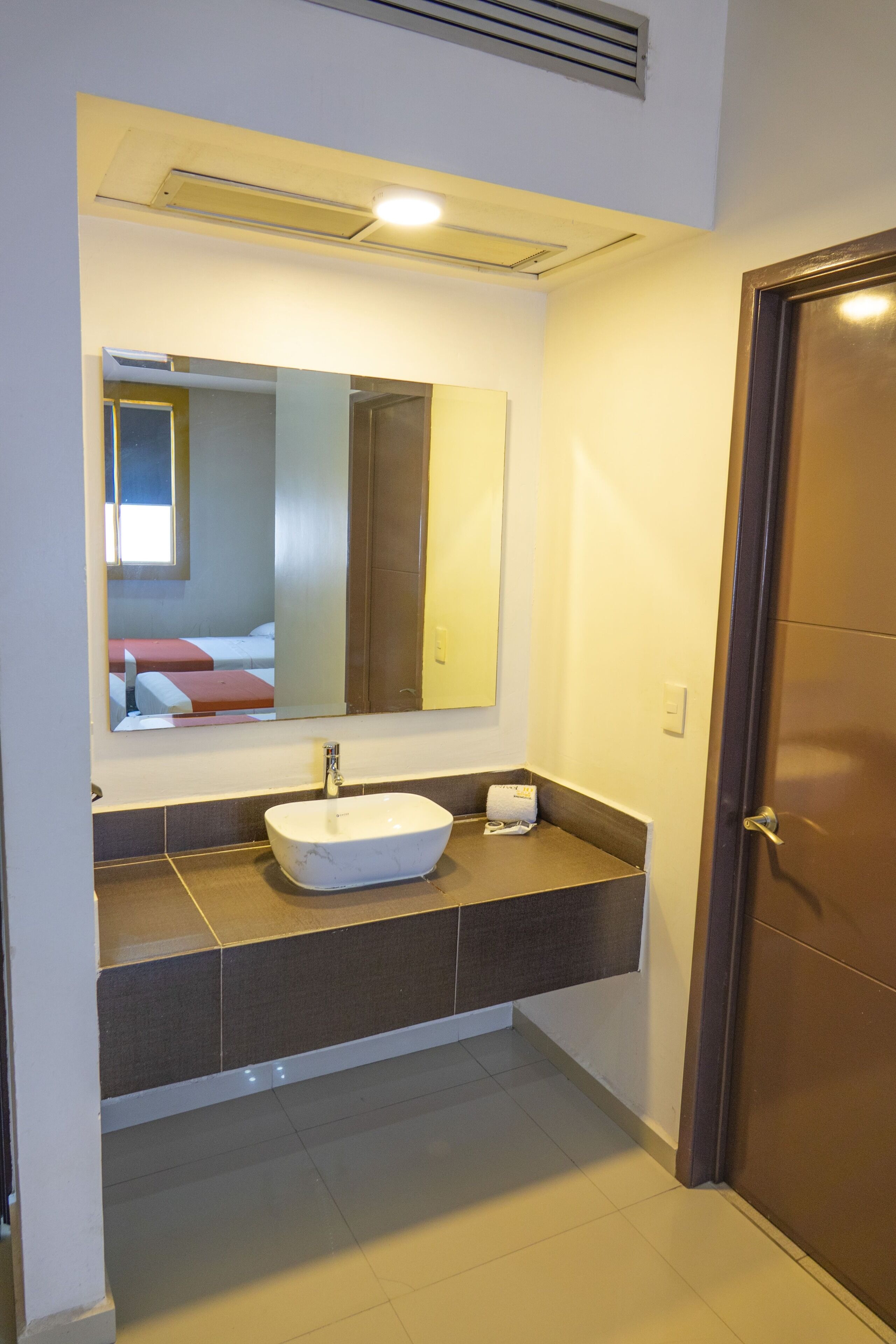 Dusch, regndusch, gratis toalettartiklar och handdukar