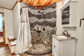 Shower, jetted tub, hair dryer, towels