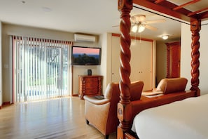 6 bedrooms, desk, iron/ironing board, travel crib