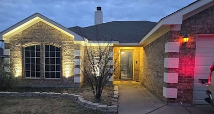 HotTub,GameRoom,20Min to Dickies Arena,Firepit