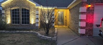 HotTub,GameRoom,20Min to Dickies Arena,Firepit