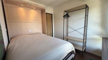 2 chambres, fer et planche Ă repasser, Wi-Fi gratuit, draps fournis