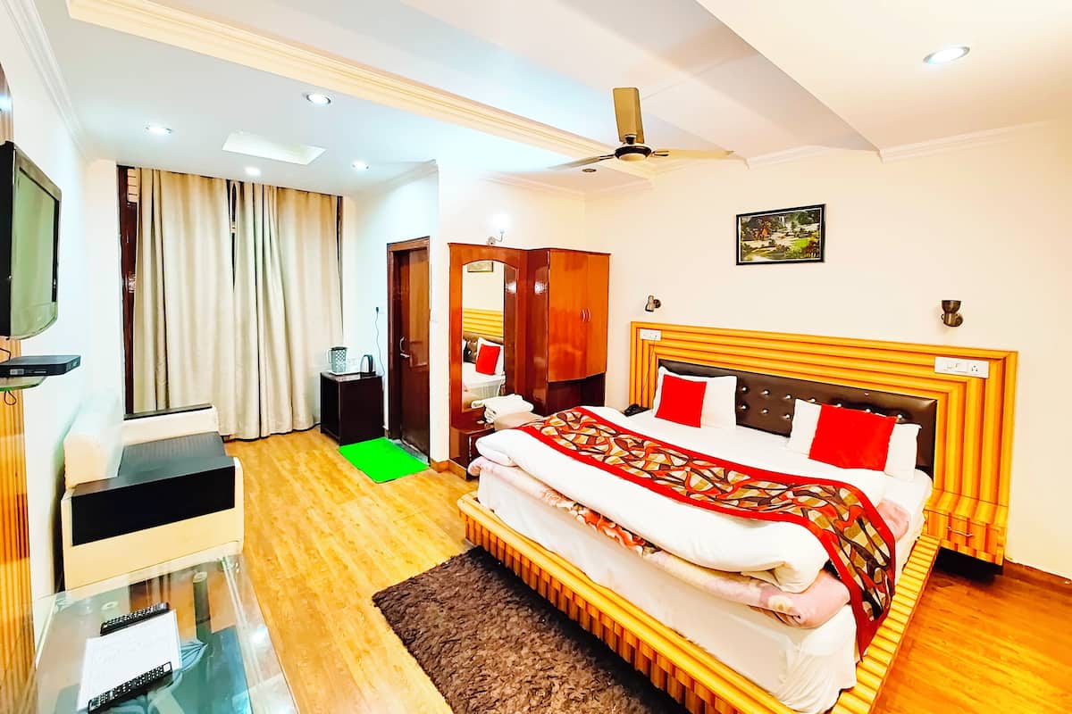 Habitación doble Deluxe, varias camas | Ropa de cama hipoalergénica, escritorio, wifi gratis y ropa de cama