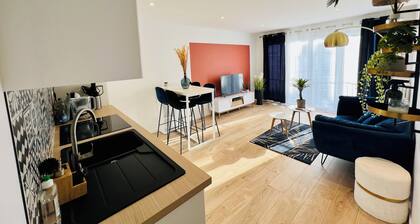 Warm, modern cocoon 5 minutes from the center