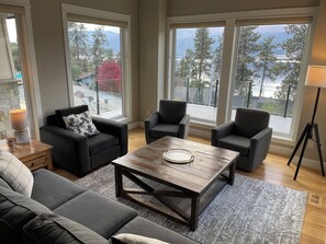 Smart TV, fireplace, stereo, computer monitors