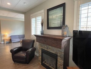 Smart TV, fireplace, stereo, computer monitors