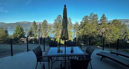 Stunning 5 Bedroom Lake House in Coral Beach