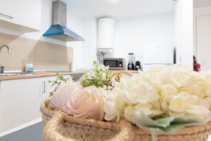 Fridge, microwave, oven, coffee/tea maker