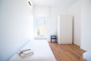 2 habitaciones, tabla de planchar con plancha y wifi gratis
