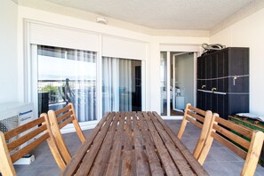 تناول الطعام بالخارج