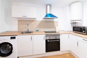 Fridge, microwave, oven, coffee/tea maker