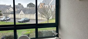 Studio 1st floor with elevator. 5m from the station, 800m from the beach 500 m from the center