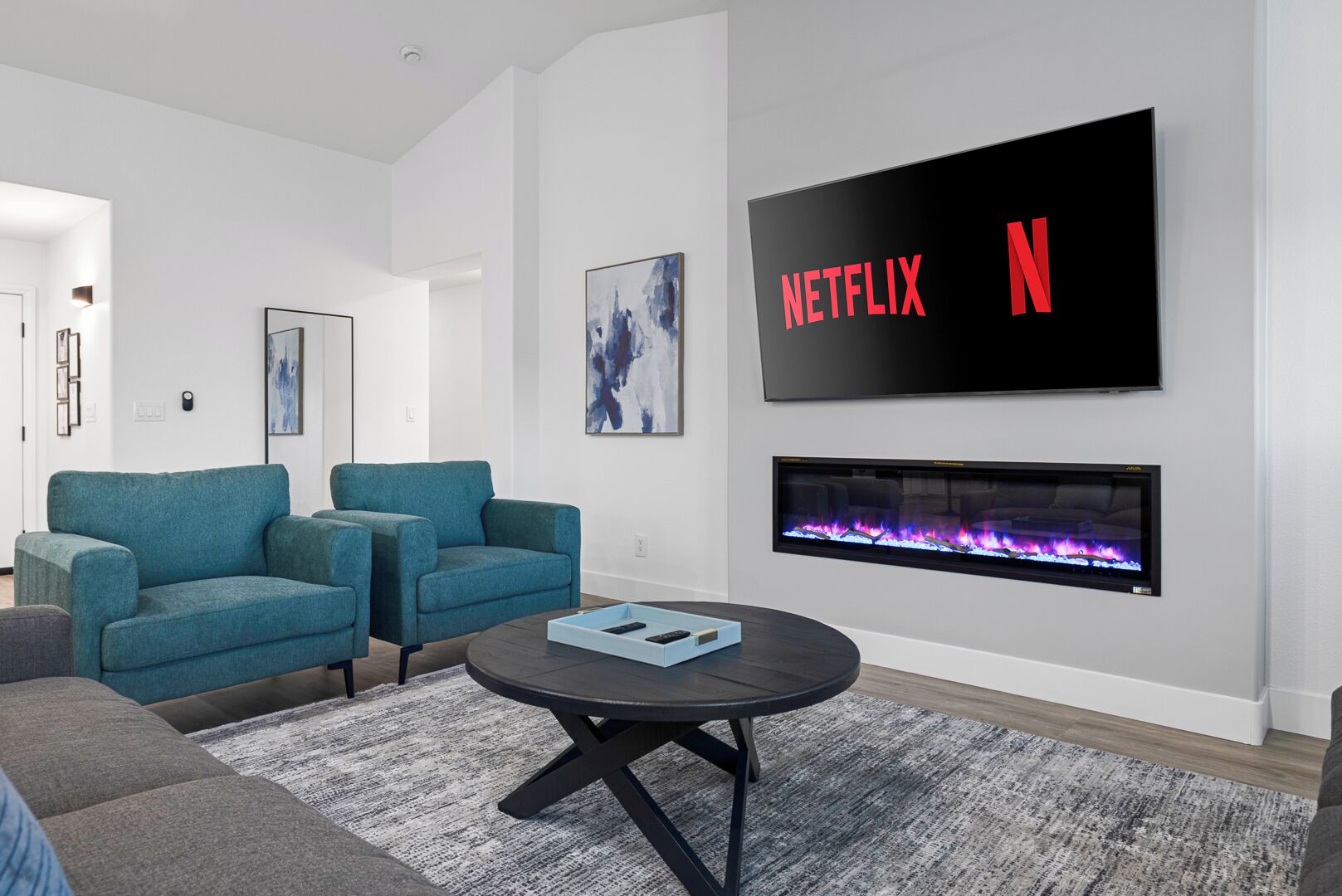 Smart TV, fireplace