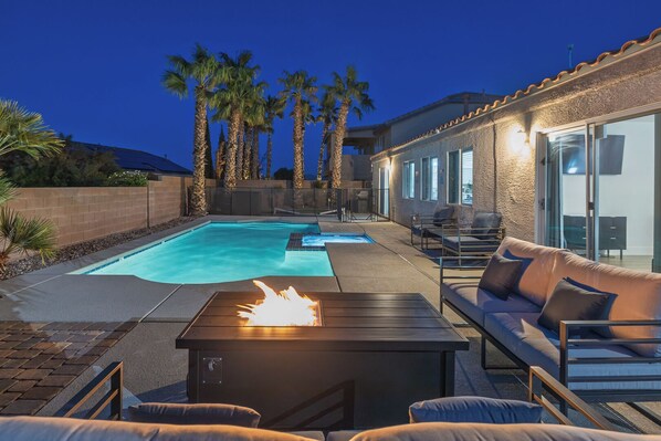 Piscina all'aperto, una piscina riscaldata