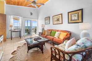 Living area - Kiddel Bay Cottage | St. John (Anna's Retreat)