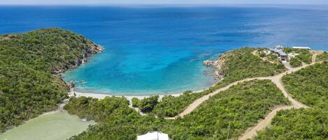 Espreguiçadeiras, toalhas de praia