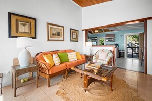Living area - Kiddel Bay Cottage | St. John (Anna's Retreat)