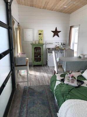 1 bedroom, travel cot, free WiFi, bed sheets