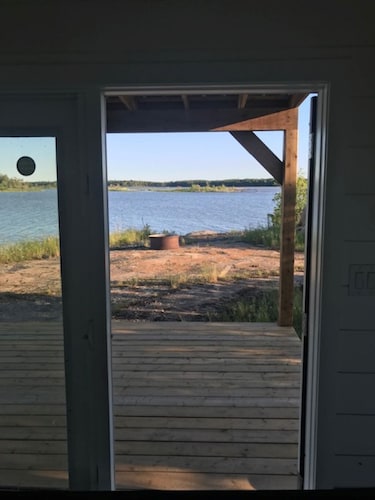 Tiny lakefront cabin at Loon Straits on Lake Winnipeg. Perfect for couples!