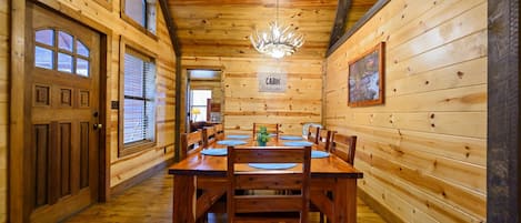 Baita, letti multipli, idromassaggio, vista giardino (Whitetail Retreat) | Ristoranti