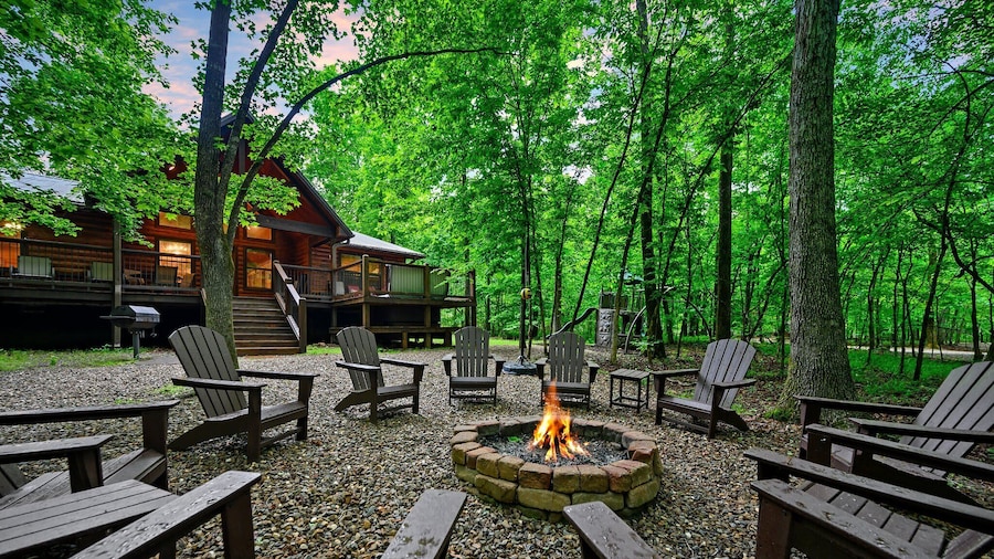 Whitetail Retreat Cabin for 13!