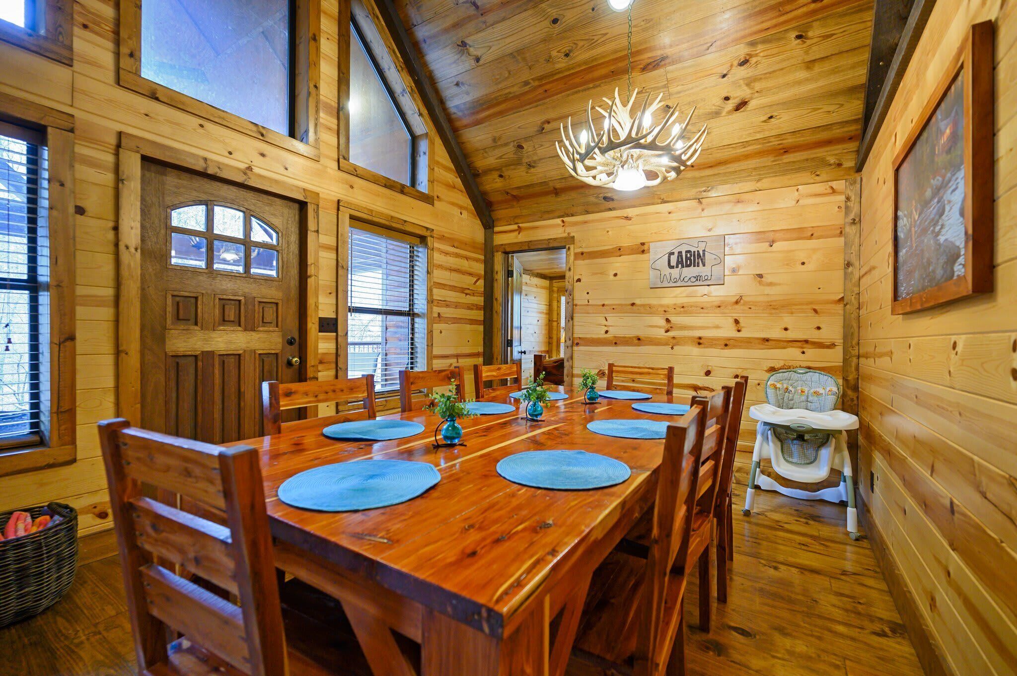 Cabin, Multiple Beds, Hot Tub, Garden View (Whitetail Retreat) | Dining
