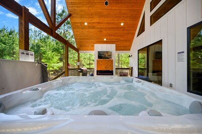 Sugar Bear Den Stay for 10!