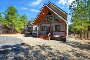 Exterior - Sugar Bear Den Stay for 10! (Broken Bow)
