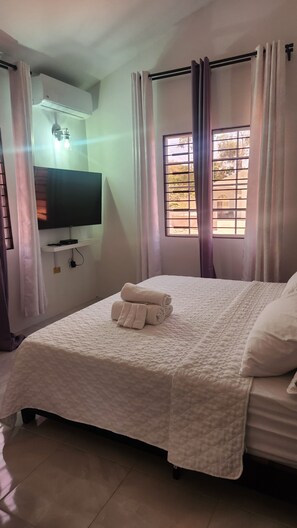 2 chambres, fer et planche à repasser, Wi-Fi gratuit, draps fournis