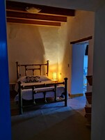 Cubrecamas, decoración personalizada y escritorio 