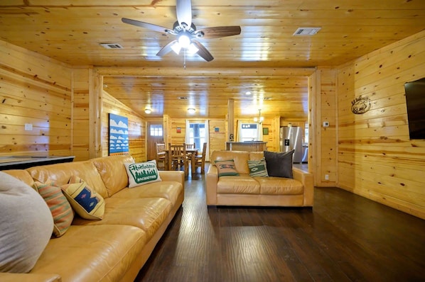 Cabin, Multiple Beds, Hot Tub, Mountain View (Outlaw Rose) | Living area | 42-inch flat-screen TV with digital channels