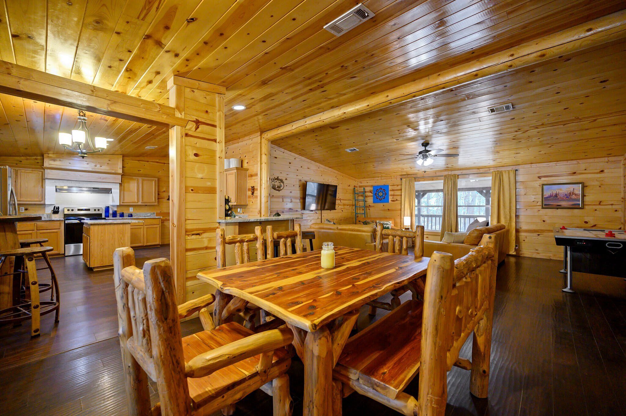 Cabin, Multiple Beds, Hot Tub, Mountain View (Outlaw Rose) | Dining