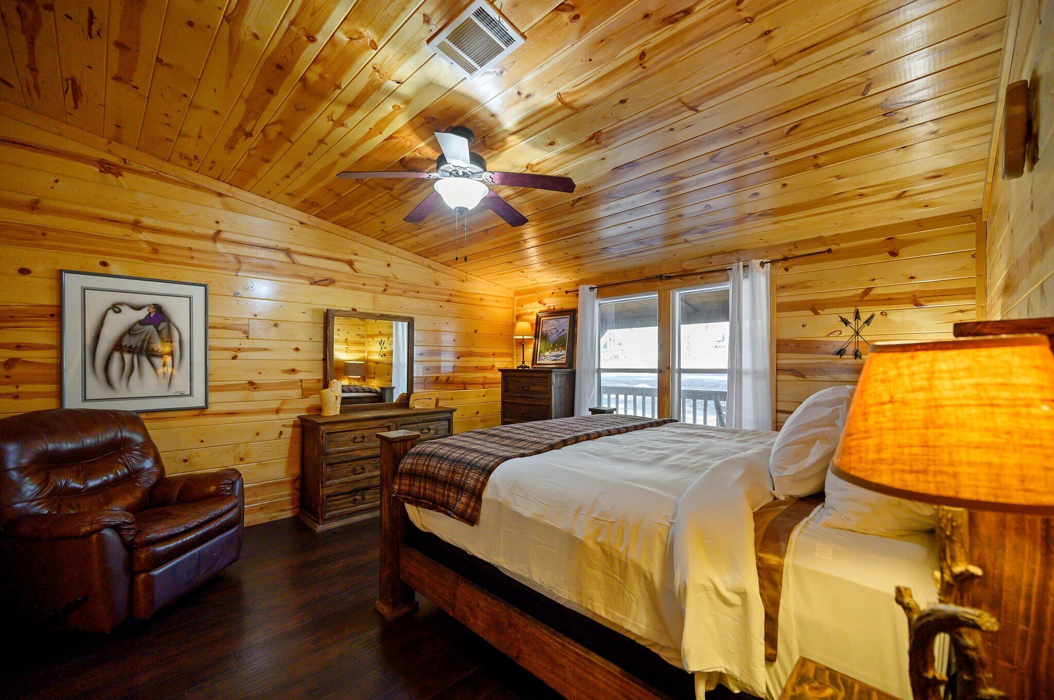 3 bedrooms, individually decorated, individually furnished, bed sheets