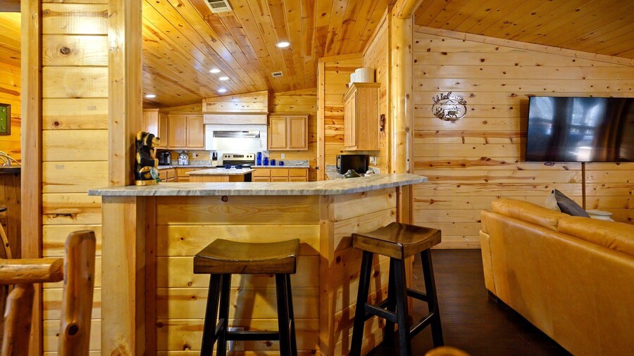 Outlaw Rose Cabin for 8!