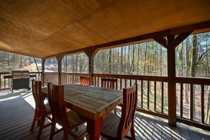 Cabin, Multiple Beds, Hot Tub, Mountain View (Outlaw Rose) | Outdoor dining