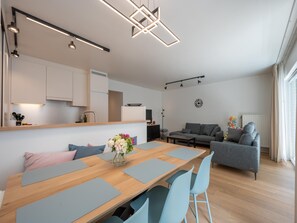 Apartment | Dining - Apt by Duinbergen Beach (Knokke-Heist)