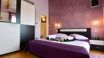 Double Room (Double Room with Balcony) | 3 bedrooms, cribs/infant beds