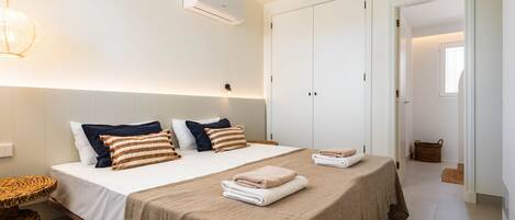 3 bedrooms, in-room safe, iron/ironing board, free WiFi
