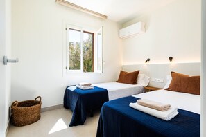 3 bedrooms, in-room safe, iron/ironing board, free WiFi