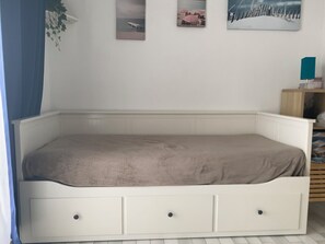 1 Schlafzimmer, Bügeleisen/Bügelbrett, Reisekinderbett, Bettwäsche