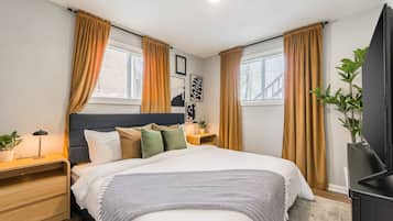 2 bedrooms, desk, iron/ironing board, travel crib