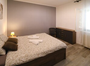 2 chambres, fer et planche à repasser, accès Internet, draps fournis