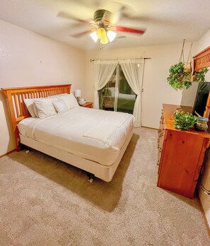 2 chambres, fer et planche à repasser, Wi-Fi, draps fournis